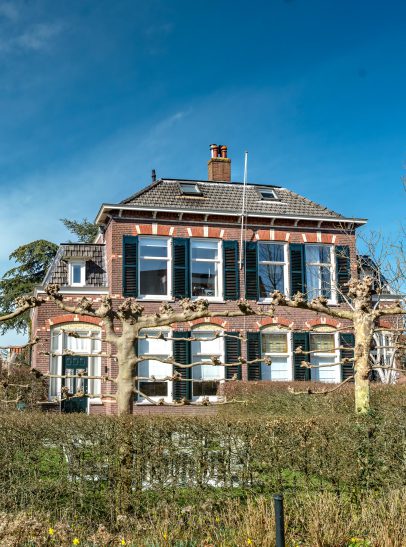Eengezinswoning met ruime tuin in Boskoop – Goed onderhouden eengezinswoning met een ruime, verzorgde achtertuin, ideaal voor gezinnen.