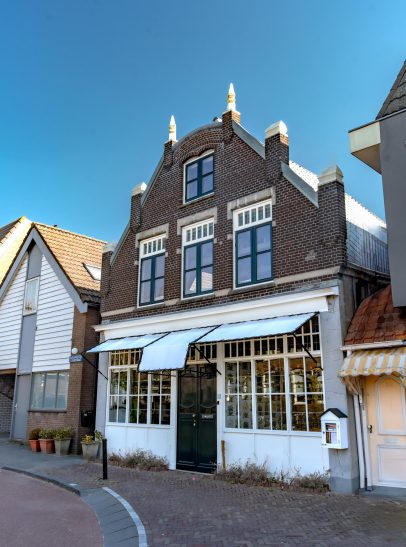 Rijtjeshuis in Boskoop – Nette rijtjeswoning met een gezellige voortuin en een rustige ligging in een groene buurt van Boskoop.