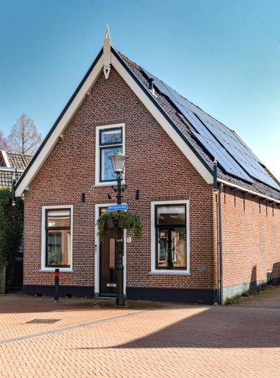 Sfeervolle woning in Zoeterwoude-Dorp – Karakteristieke woning met een traditionele gevel en ruime kamers, gelegen in het gezellige Zoeterwoude-Dorp.